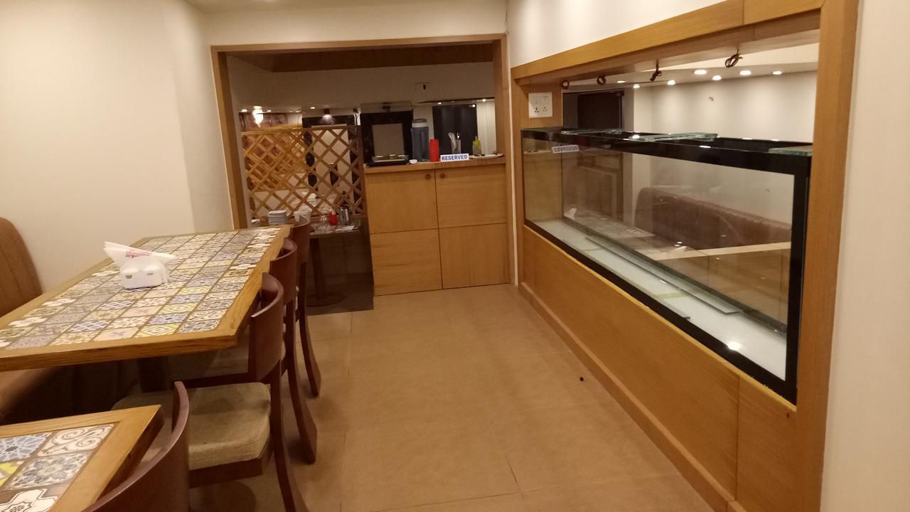 Hotel Umesh Daman Εξωτερικό φωτογραφία