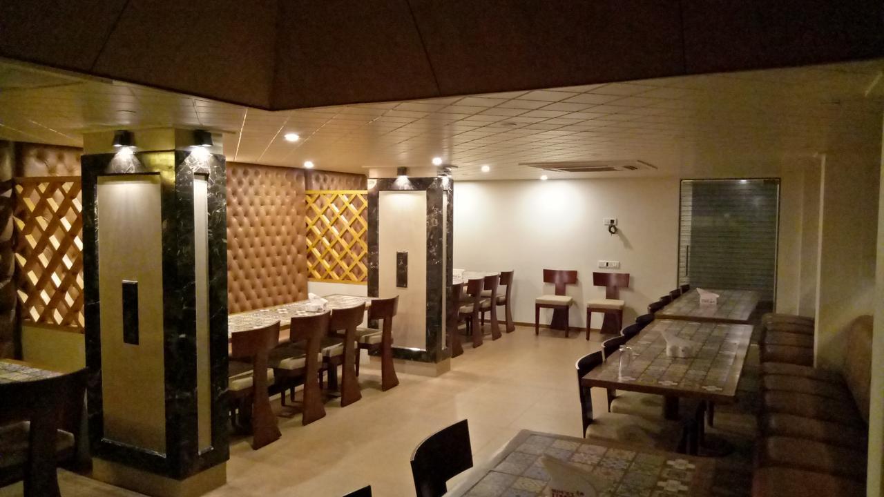 Hotel Umesh Daman Εξωτερικό φωτογραφία