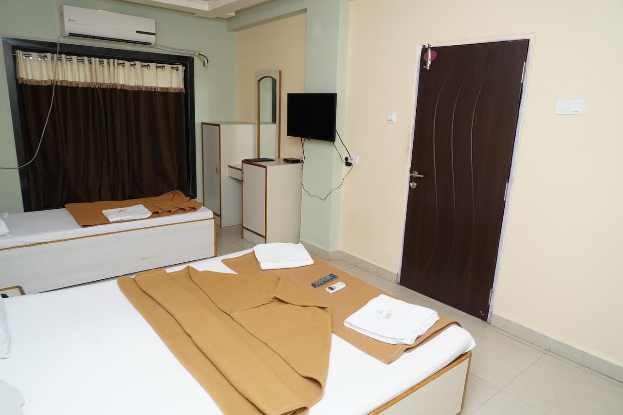 Hotel Umesh Daman Εξωτερικό φωτογραφία